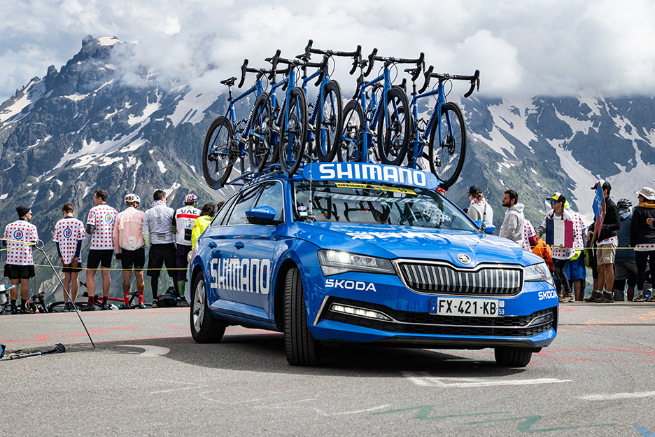 Fahrzeug des Neutralen Service von SHIMANO bei der Tour de France 2024