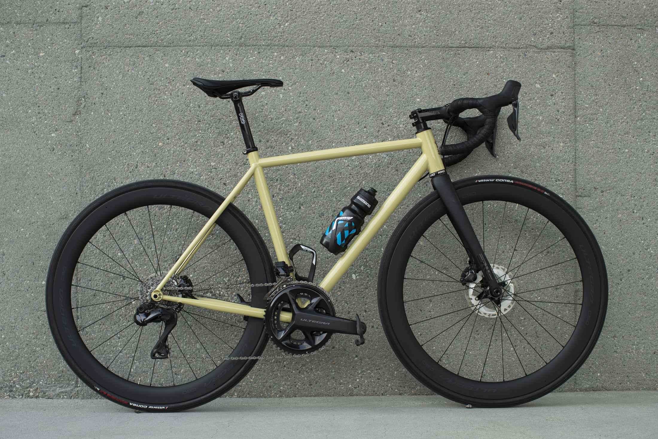 12-rzędowy rower szosowy z kołami karbonowymi Shimano Ultegra Di2 